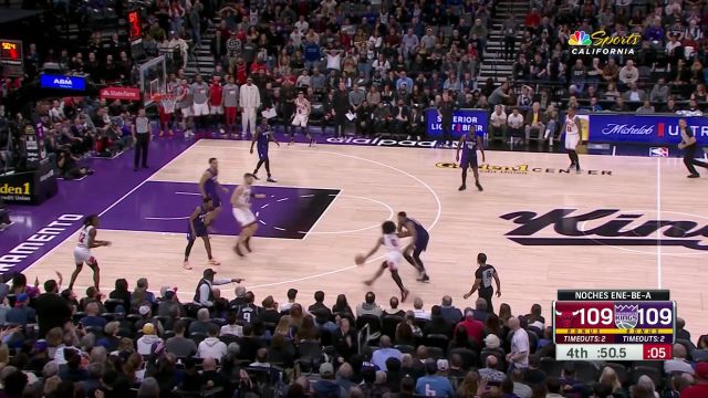 名字里有科比绝对不一般！怀特直杀篮下无视防守强硬上篮打进