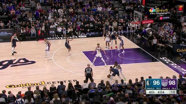 开启欧神仙模式！ 欧文顶着防守外线关键三分再次命中