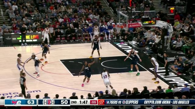 76人回防来不及反应 哈登行进间长传小卡飞身灌篮