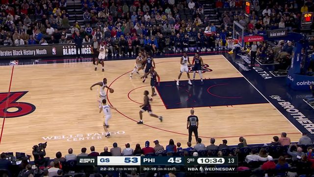 克莱接球上篮偏出 维金斯火箭升空送出补扣炸筐