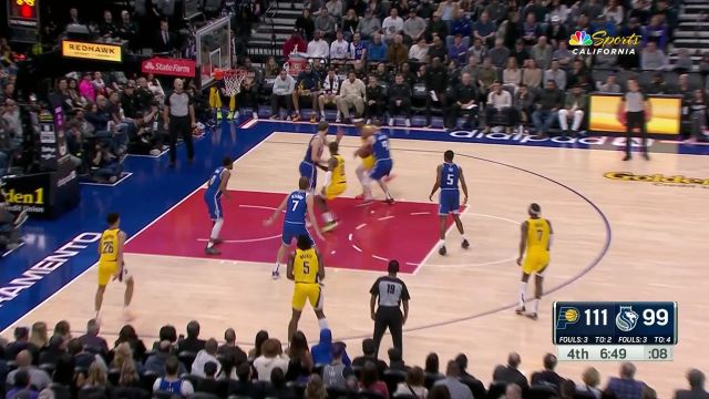 巧妙配合克敌制胜 马图林突破分球助特纳上篮得手