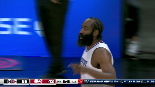 这饼直接喂到嘴边！哈登大师级传球直塞篮下 乔治接球转身轻松取分