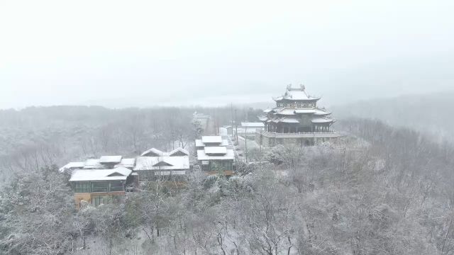 银装素裹!雪后宝华山氤氲神秘如武侠片场景