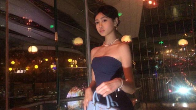 钟丽缇女儿考拉14岁近照火了,打扮名媛混血感十足,被誉最美星二代