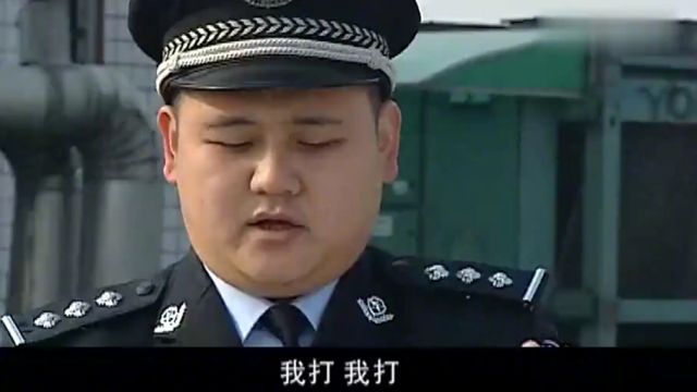 警察要抓老头,老头打局长电话证明身份,原来是副市长