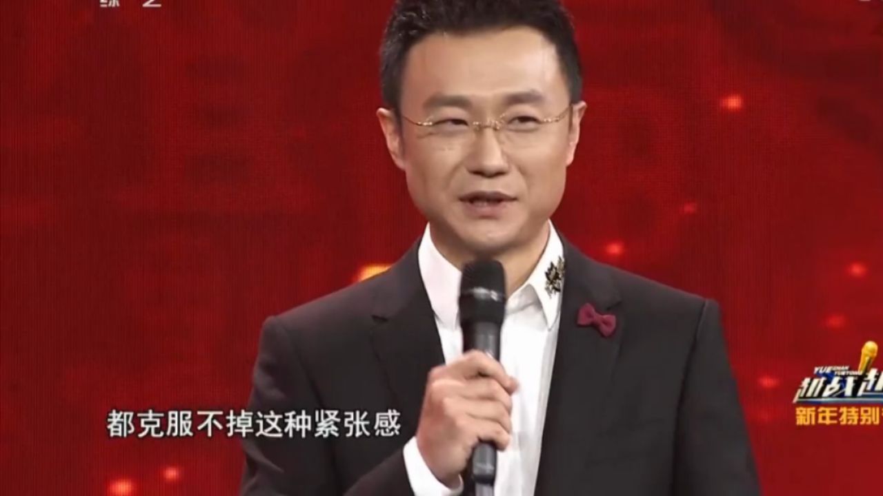刚强首次主持《新闻联播》太紧张,不断咽口水,隔着屏幕都替他捏把汗_高清1080P在线观看平台_腾讯视频