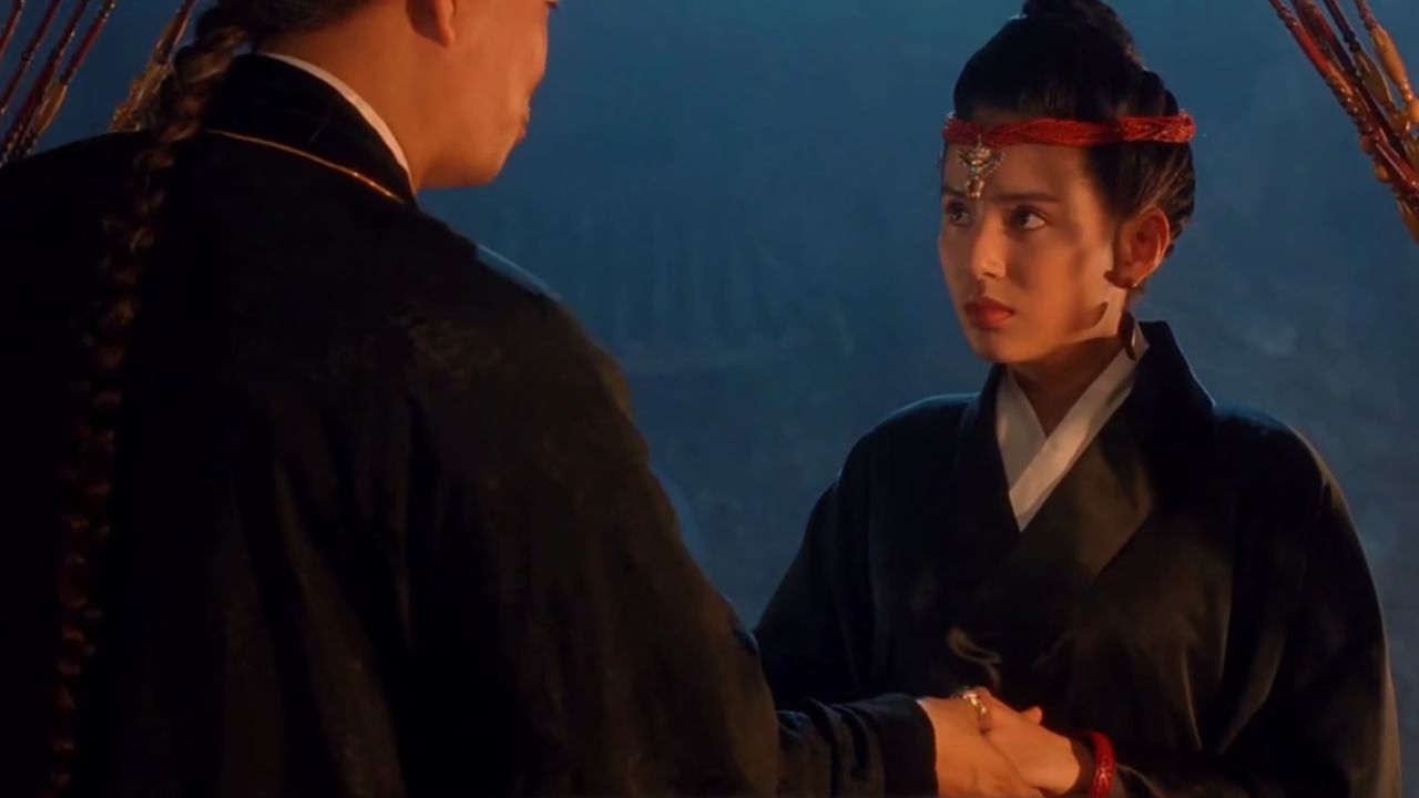 《火烧红莲寺》变态头打造魔窟,男人进来只配做苦力