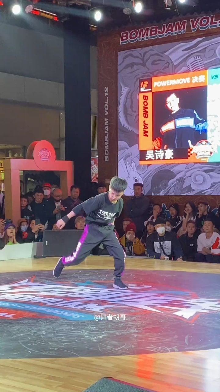 王者级别街舞,中国街舞少年一招震惊全场,动作行云流水,为他点赞