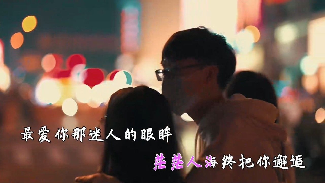 王峰《多余的温柔》再次经过那个路口身边没你牵手难过涌上心头