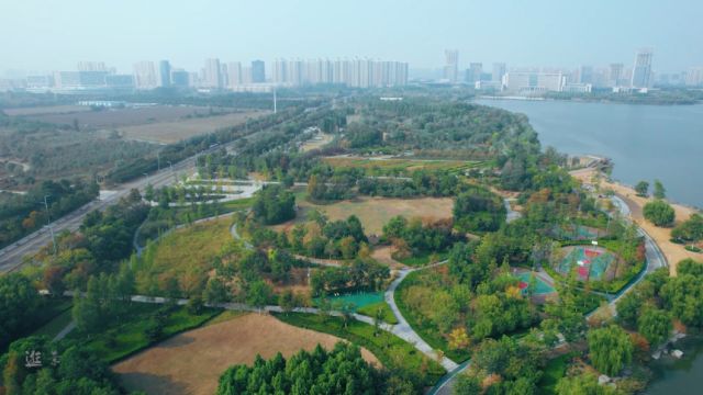 山东济宁太白湖新区市民公园亲子沙滩美丽景色