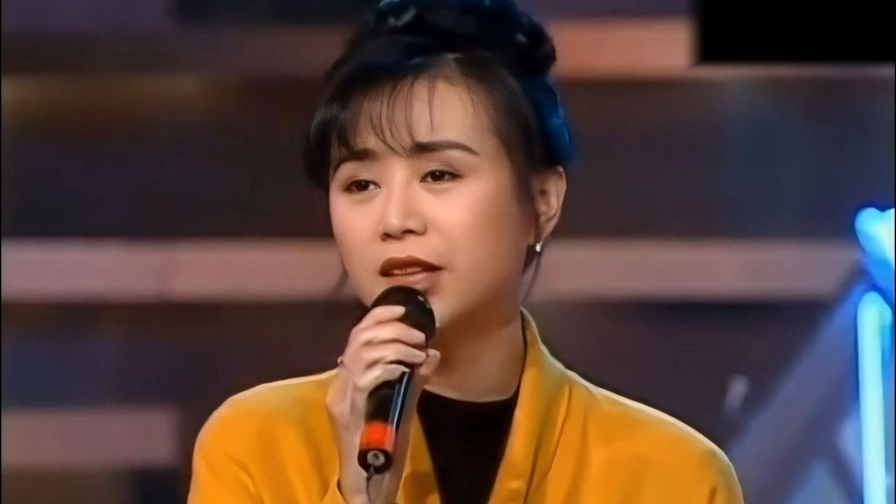 歌坛才女李碧华的《分手》唱出了对过去感情的遗憾和失落