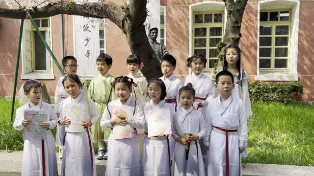 杭高樱花文学奖的含金量!7届获奖者,多人进入清华、上交、浙大等名校,今天现场还吸引了一群小学生