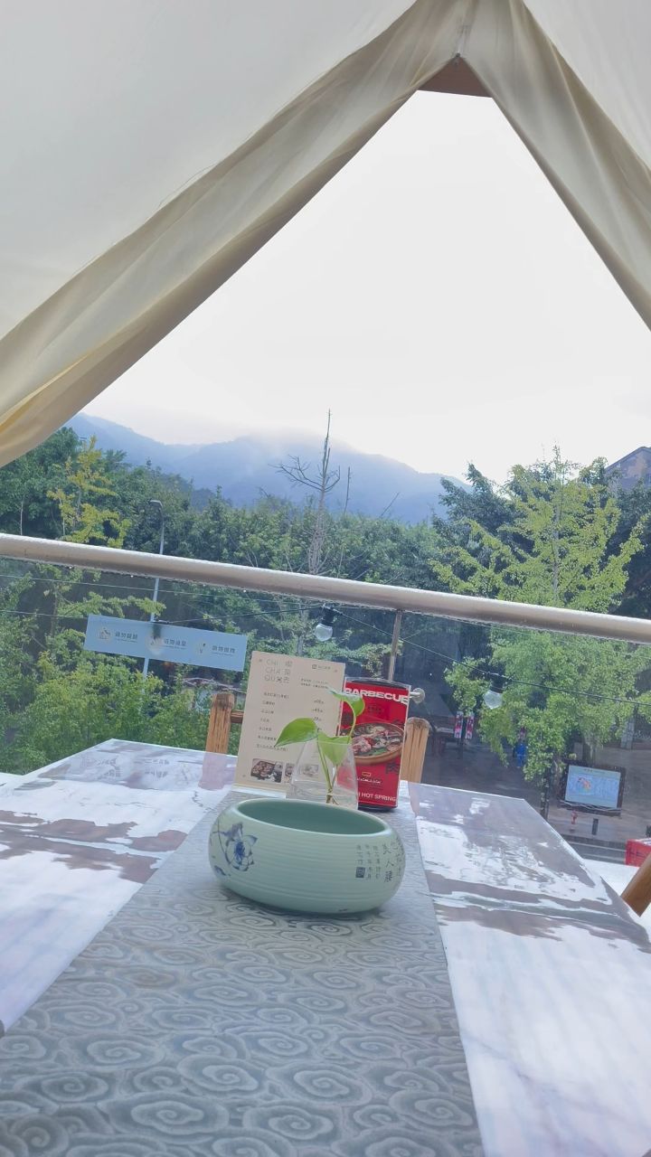 沐浴在重庆融汇温泉的温暖中,释放压力