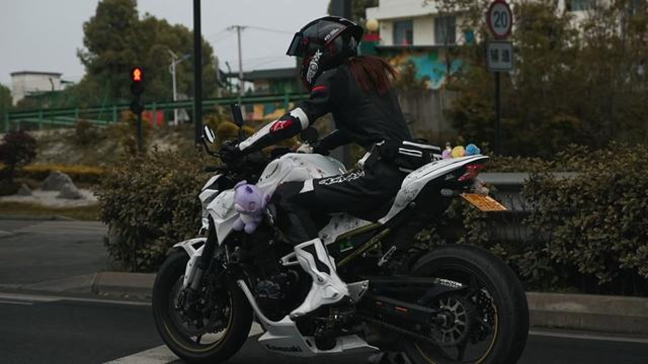 "学不会装酷,因为我天生就很酷" #机车摄影 #摩托车 #机车 #每一帧都