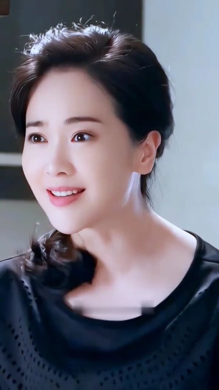 左小青这颜值太美了吧.你们喜欢她吗? #颜值 #女神 #你好新学期