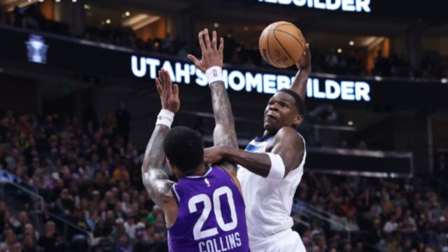 NBA本赛季常规赛十佳球：爱德华兹世纪隔扣 欧文斯特鲁斯逆天绝杀