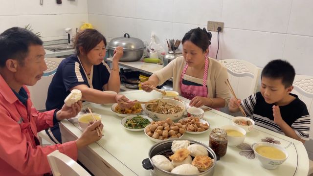 媳妇学了一道新菜,今天试着做一盘香酥芋头,外焦里糯吃着还不错