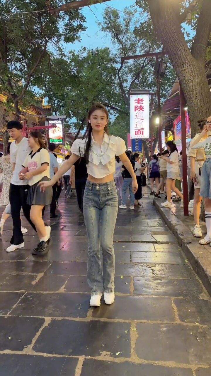 我对面好多人看,我都不好意思跳了,哈哈#美楠 #户外舞蹈