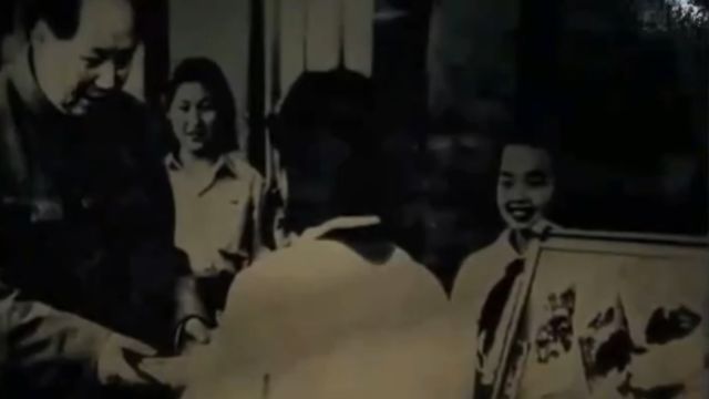 1951年,毛主席亲自邀请马毛姐去北京,参加国庆庆典