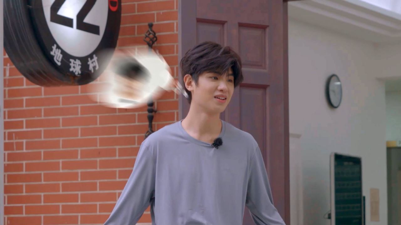 极限挑战:黄明昊带娃好有耐心好温柔,全职奶爸梦想达成了!