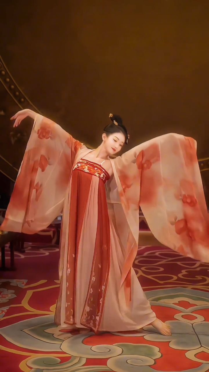 一舞惊鸿 一顾倾人城 再顾倾人国#丽人行#古典舞#双面燕洵#汉唐美人