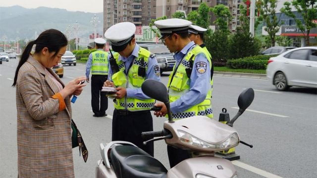 电动车考驾照明确了,这3类不用考,但这2类必须考,快看看