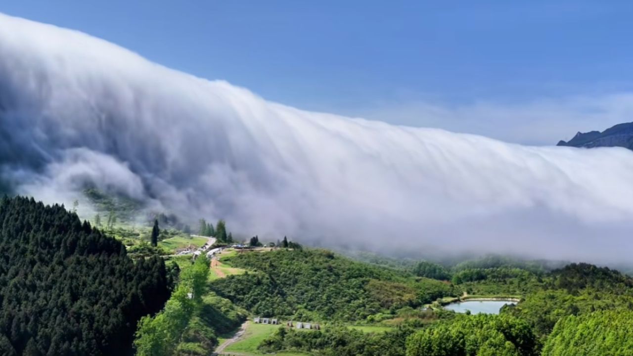 南风面云海图片