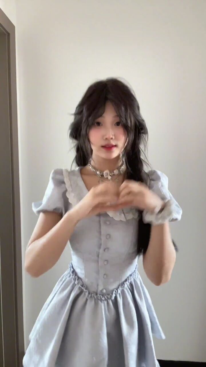 卖萌 #手势舞 #表演秀 #美女摇 #清纯妹子