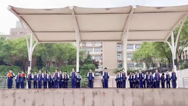 视频:山东师大二附中建大校区小学部2018.5升旗仪式