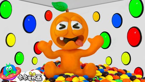 卡卡趣玩动画：橙橙进入全是神秘按钮的房间，他会在里面发现什么呢？