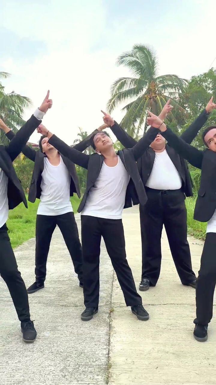 快让你身边的猛男给你跳【猛男版】#虫儿飞#浅跳一下#猛男舞团iconx