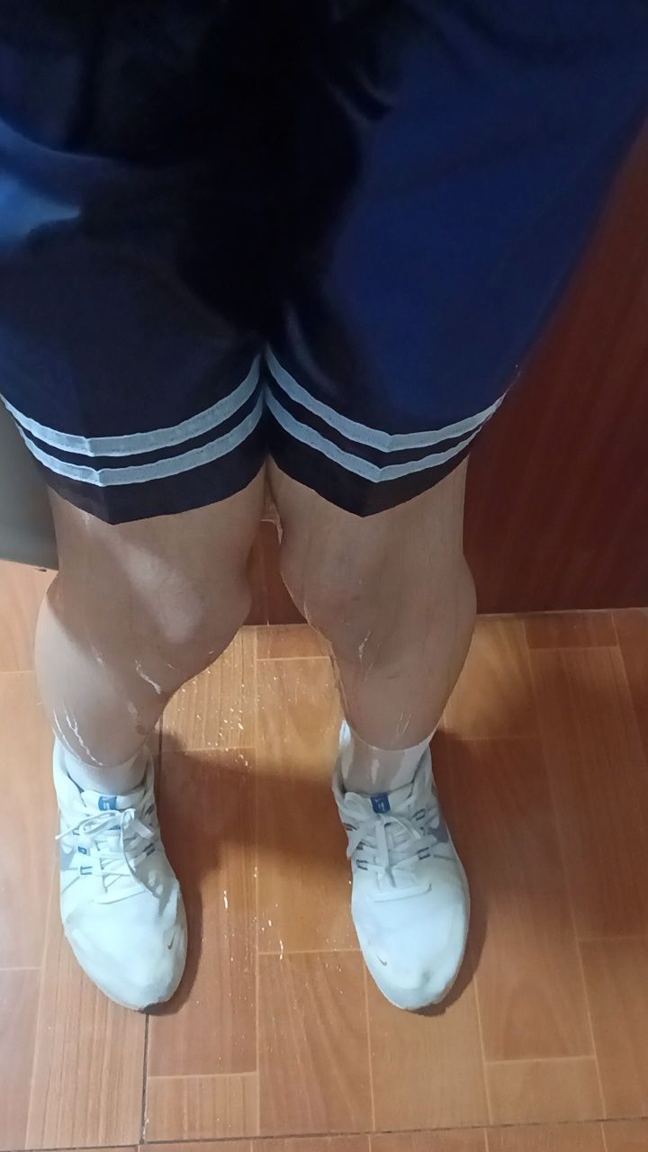 上课在外面罚站,憋不住尿裤子了