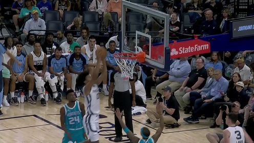 《NBA全场集锦》平地起惊雷！杰伦-威尔斯篮下一跃而起霸气补扣收下2分
