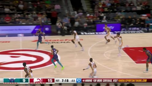 《NBA全场集锦》过了中场都是射程！特雷-杨持球推进追身三分张手就有