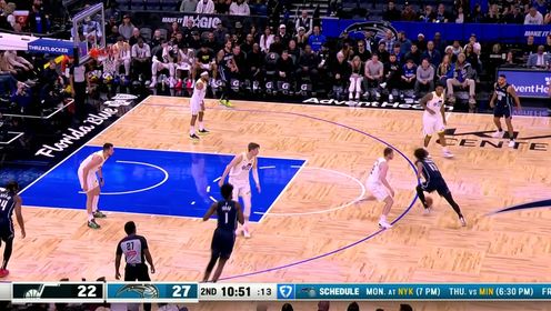 《NBA全场集锦》怎么一点就飞！卡特完美掌控节奏连续点飞两人暴扣得手