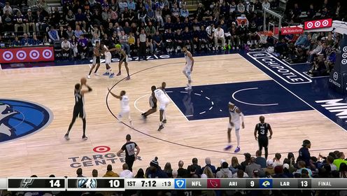 《NBA全场集锦》对手人堆中也丝毫不虚 巴恩斯旱地拔葱摘板补扣