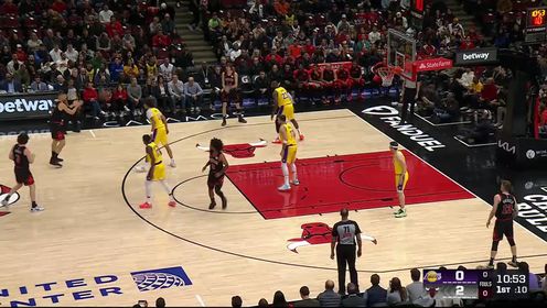 《芝加哥公牛》【回放】NBA常规赛：湖人vs公牛第1节英文原声回放