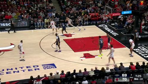 《芝加哥公牛》【回放】NBA常规赛：鹈鹕vs公牛第3节中文解说回放