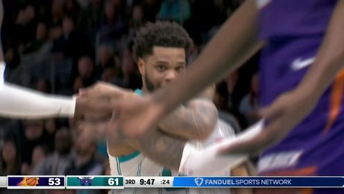 《NBA全场集锦》糟了又成背景板了！小乔接到三球妙传翻身隔扣杜兰特