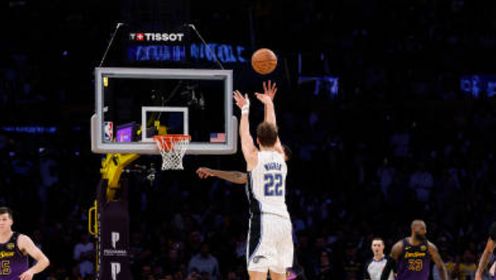 《TOP时刻》【原声】22日NBA十佳球 詹姆斯炸裂隔扣艾萨克 小瓦格纳绝命三分绝杀湖人
