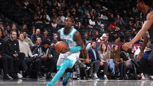 黄蜂129-128篮网 黄蜂6人得分上双 罗齐尔37分13助攻关键中投拿下比赛
