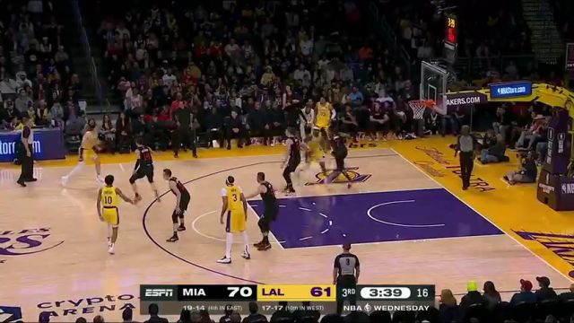 NBA常规赛：热火vs湖人第3节英文原声回放
