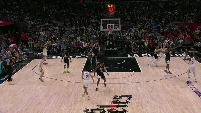 今天是发牌小能手！萨里奇高位持球连续送出助攻