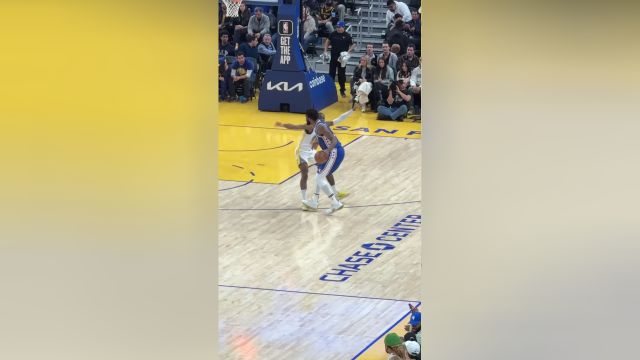 来给年轻人上上课！恩比德攻防结合掀翻防守强硬上篮打进