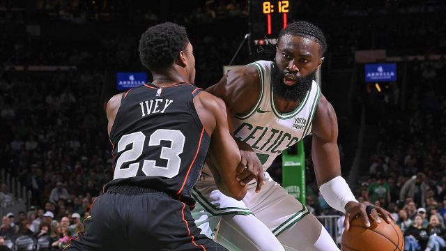 活塞94-119凯尔特人 布朗独得31分怀特砍下三双绿军主场轻取活塞