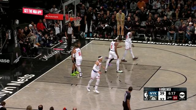 篮下就是我的天下 克拉克斯顿连环扣篮将暴力拉满