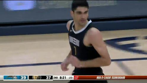 《NBA全场集锦》小瓦运球失误遭抢断 阿尔达马开启疾跑空中躲闪拉杆上篮