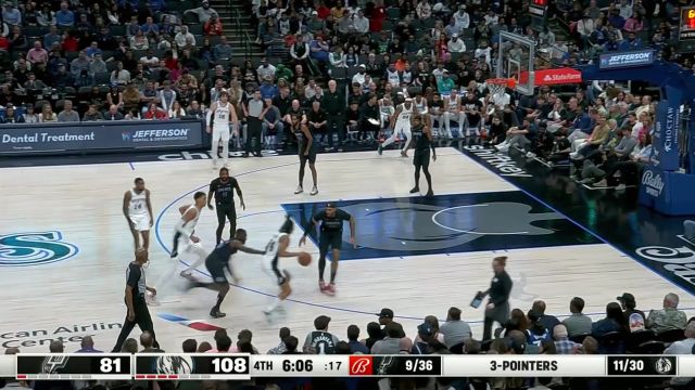 绝对的篮球天赋！瓦塞尔突破分球篮下的文班亚马旱地拔葱暴扣得手