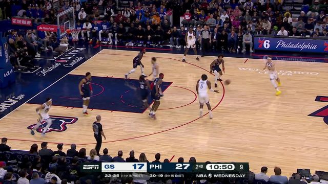 接球出手毫不迟疑 克莱底角三分架炮稳稳命中