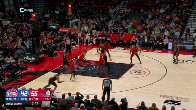 穆雷紧密盯防送出窒息封盖 沃克趁热打铁勾手上篮一气呵成